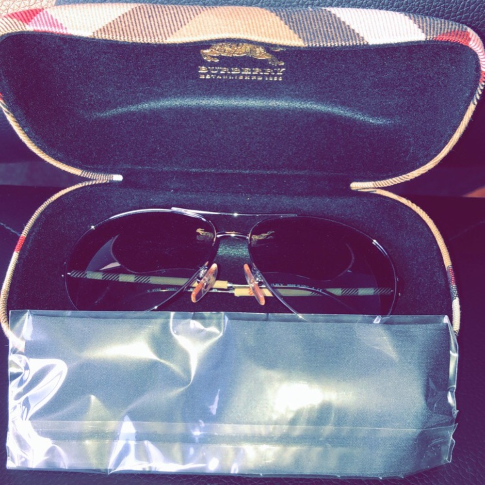 NEW NEVER WORN: Burberry Sunglasses